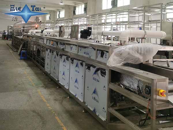 精密模具死角油污總洗不凈？20年非標定制大型超聲波清洗機，專治“洗不到”
