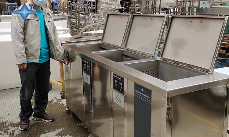 精密模具死角油污總洗不凈？20年非標(biāo)定制大型超聲波清洗機(jī)，專治“洗不到”